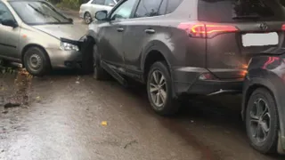 Авария на улице Сережина гора: столкнулись три автомобиля