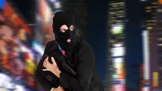 В Нижнекамске мужчина, угрожая ножом продавцу, похитил деньги из кассы