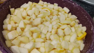 Ароматное варенье из яблок сравнимо с янтарным медом: всего 2 ингредиента и немного терпения - кручу банки по второму разу