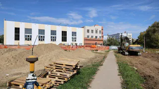 Павел Малков проверил ход строительства спорткомплекса в поселке Мехзавода