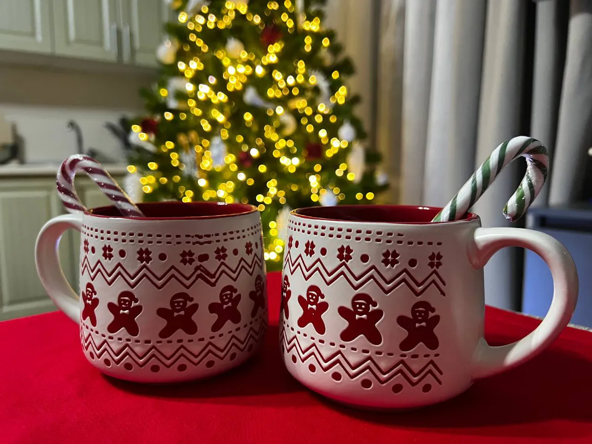 Перестаньте дарить кружки и шампуни: эти 7 простых идей подарков на Новый год 2026 вызовут у друзей бурю эмоций