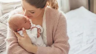 Новорожденным предложено дарить еще и сертификат