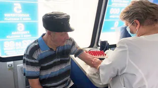 В Пензенской области мобильные медбригады обследуют жителей малых сёл на дому