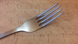 17-летняя рязанка случайно проглотила вилку