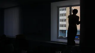 В Рязани, выпав из окна 17-этажного дома, погиб школьник