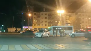 Ночное ДТП на Театральной площади: столкнулись два автомобиля