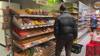 В "Пятерочке" классные новинки - от борща с черносливом до копченого тунца. Вот что нужно купить к Новому году