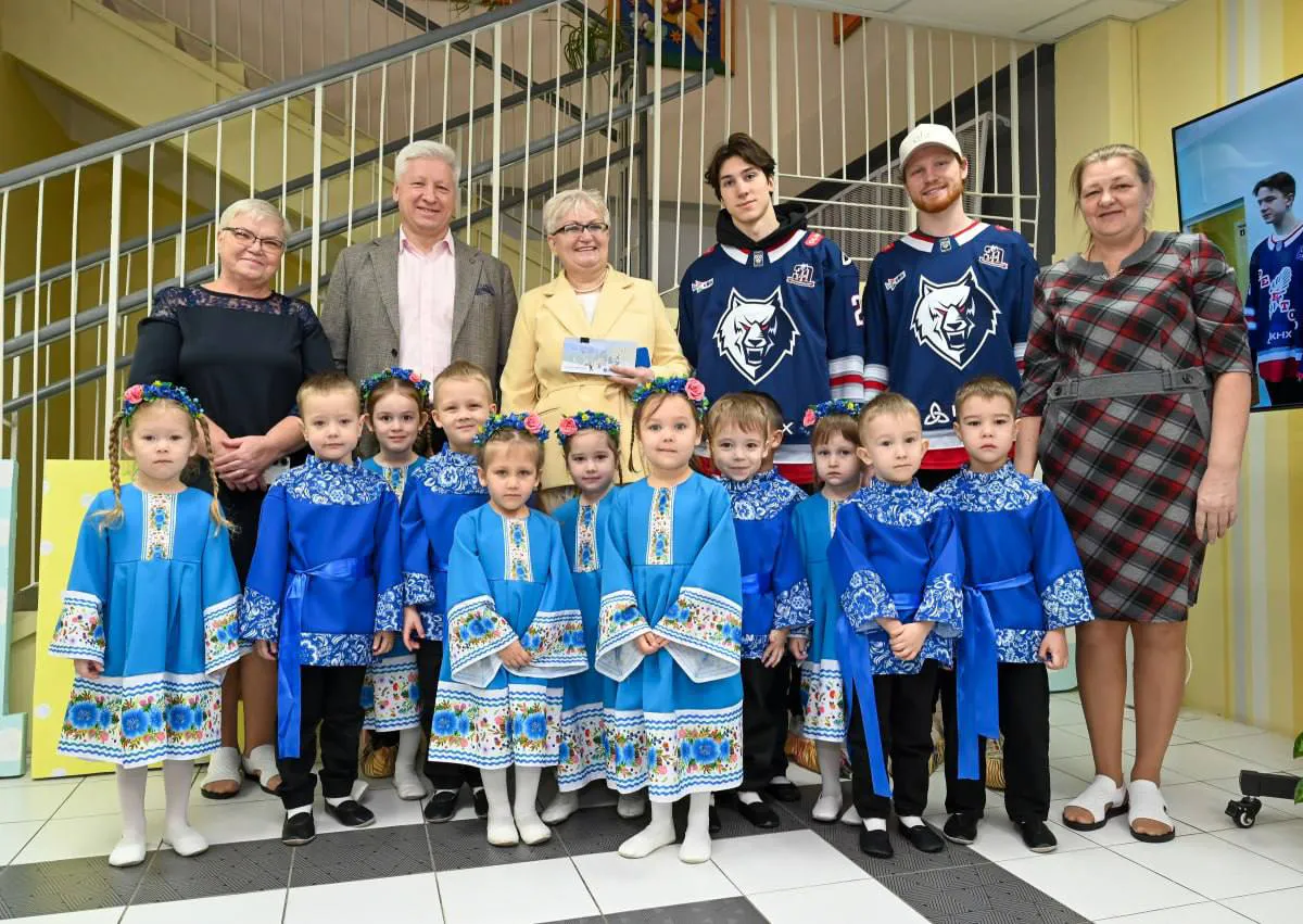 «Вместе мы сможем больше»: как в Нижнекамске хоккеисты «Нефтехимика» поддержали детей с особенностями развития