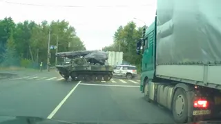 Помните, как год назад БМД протаранила "Шкоду"? Водитель иномарки до сих пор не получил ни рубля компенсации