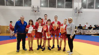 Самбисты из Усинска привезли восемь медалей с турнира памяти Дмитрия Чернакова 