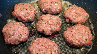 Кладу эту крупу в котлеты вместо хлеба: очень вкусно — ест вся семья и просят ещё добавки