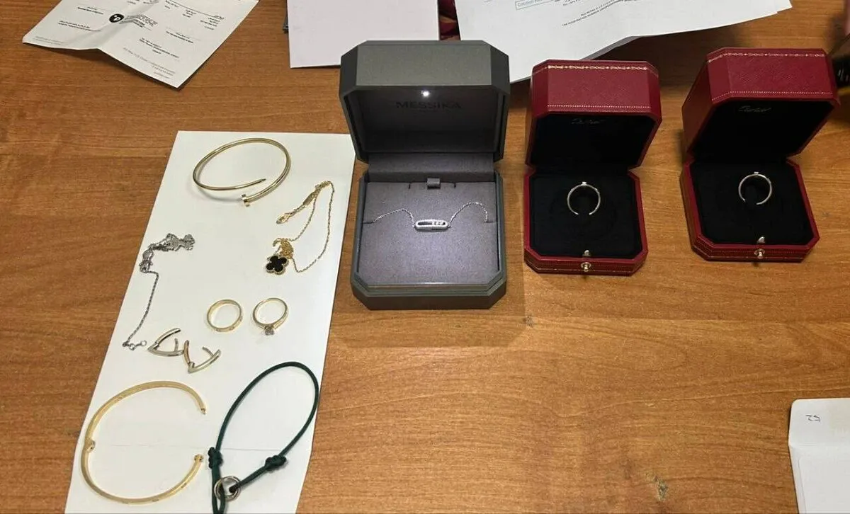 В аэропорту Казани поймана контрабандистка с драгоценностями на 2 млн рублей