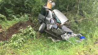 В соседнем регионе произошло ужасающее ДТП - автомобиль буквально намотало на дерево