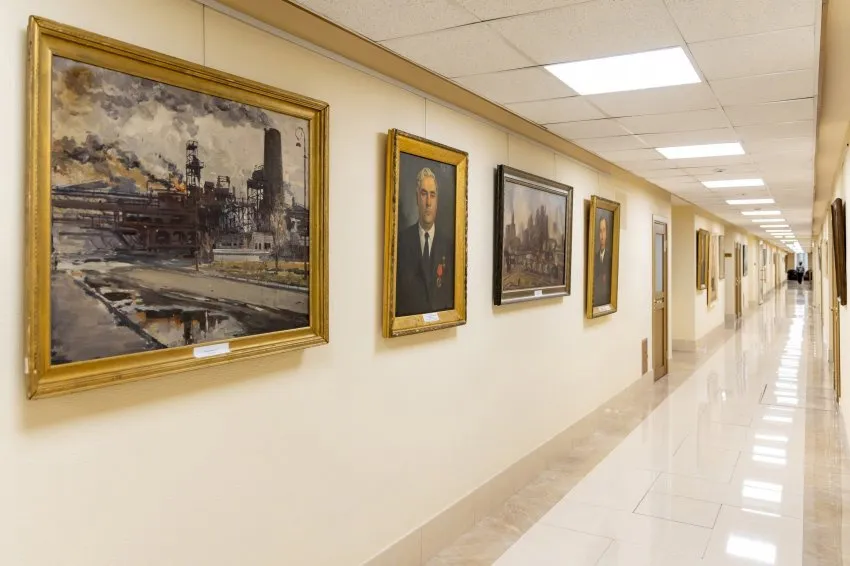 В Совете Федерации открылась выставка магнитогорских художников, посвященная 95-летию города