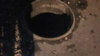 В открытый люк на улице Прогресса чудом не упал ребенок