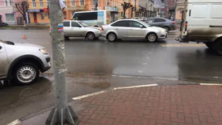 На Первомайском проспекте машины столкнулись перед пешеходным переходом