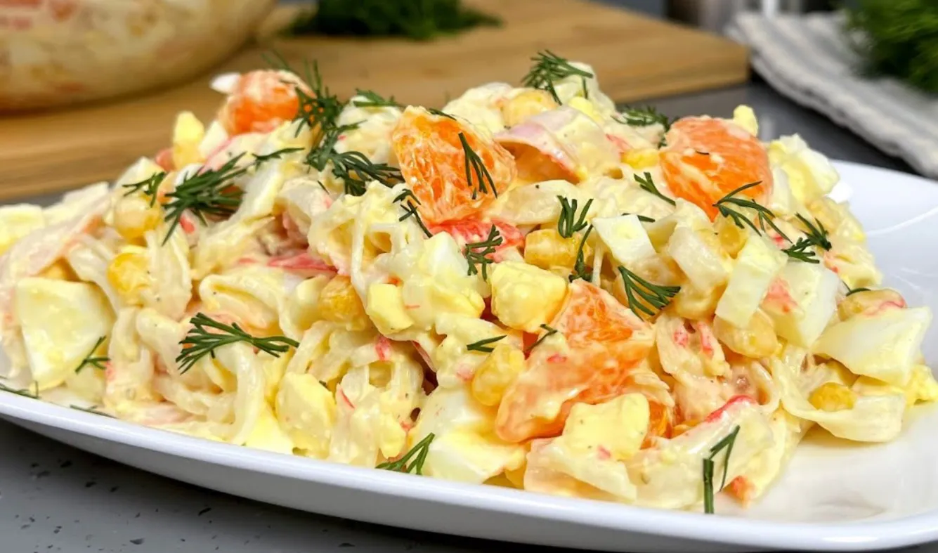 Всего 4 простых продукта в составе. Уж очень доступный и вкусный салат: рецепт за 3 минуты