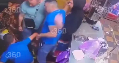 В Татарстане трое пьяных избили повара шаурмичной за то, что ругался на них матом