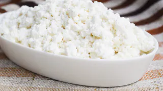 Роскачество нашло запрещенный «мясной клей» в твороге ряда производителей — какой покупать