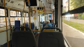 Придётся делиться: одиноких пенсионеров, живущих в двухкомнатной квартире, ждёт сюрприз