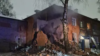 На месте взрыва газа в жилом доме в Рязани действуют 19 спасателей и 7 машин
