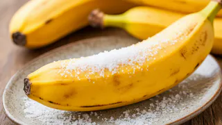 Банановую кожуру посыпаю солью — весь сентябрь не нарадуюсь своей смекалке: лучший лайфхак для лентяев