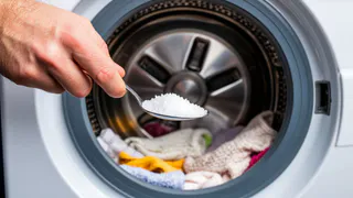 Кладу 1 ложку в стиральную машину при каждой стирке: невероятный лайфхак - никакого волшебства, лишь наука