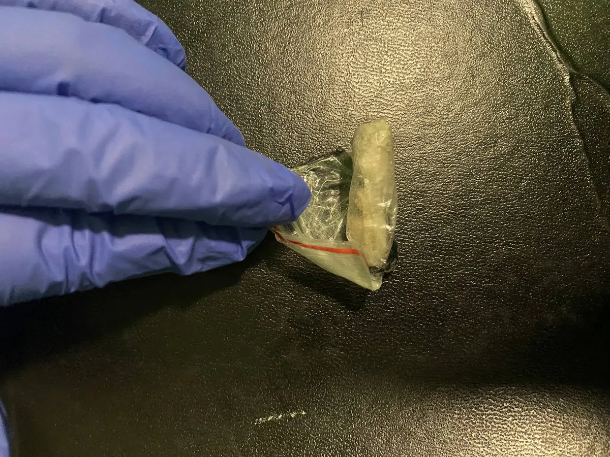 В Нижнекамске арестовали двух девушек по подозрению в распространении наркотиков