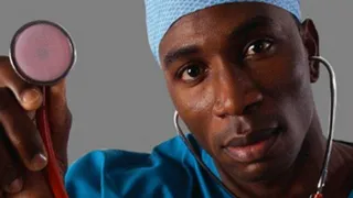 Россиян начали лечить врачи из Африки