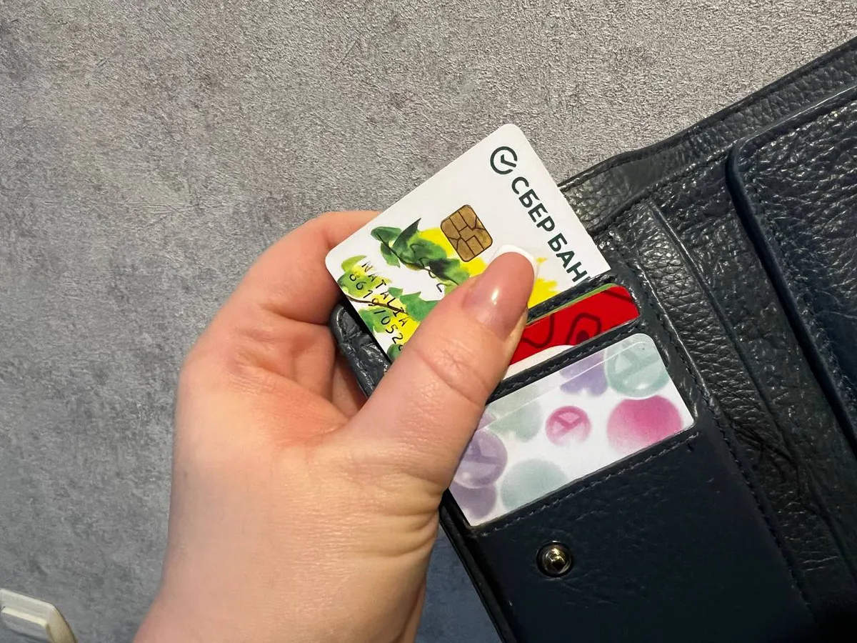 Для россиян, кто хранит деньги на банковской карте, ЦБ вводит ограничения: такое количество карт больше иметь нельзя