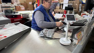 Новая хитрость на кассах "Пятерочки" для тех, рассчитывается картой - запомните фразу, чтобы сказать ее продавцу в нужный момент