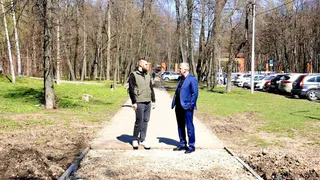 В Лесопарке Рязани начали ремонт входной группы центра «Под мостом»