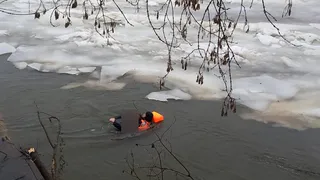 Во Владимирской области спасатели извлекли тело утонувшего мужчины из Оки