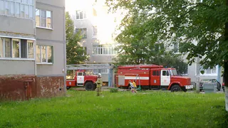 На улице Магистральной из пожара спасли человека