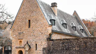 Без слез не взглянешь: популярная достопримечательность превратилась в страшную помойку