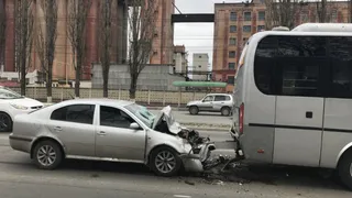 Пьяный водитель врезался в автобус с детьми в Брянске