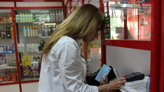 Копеечное средство из аптеки заставит вашу ванную сверкать: Тиктокеры открыли для себя советские лайфхаки