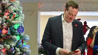 Павел Малков снял два шара с Ёлки желаний и планирует снять третий