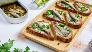 Готовлю бутерброды со шпротами по-новому - и никакого хлеба для них не надо: получается невероятно вкусно