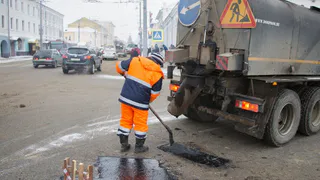 Карабасов поручил залатать ямы на улице Новаторов
