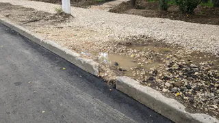 Ни асфальта, ни бордюров: подрядчик не управился с благоустройством Севастопольской аллеи в срок