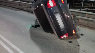 Водитель перевернувшейся "Приоры" убежал с места аварии - новые подробности