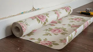 Виниловые обои отправятся на свалку: на стены сейчас клеим другой долговечный материал — модный и безопасный