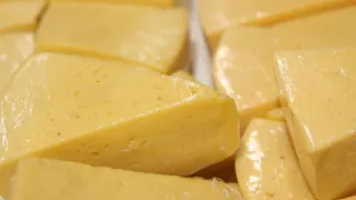 Работу «Брасовских сыров» приостановили из-за пальмового масла и консервантов