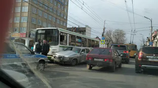 На Есенина произошло серьезное ДТП - на месте замечен автомобиль реанимации