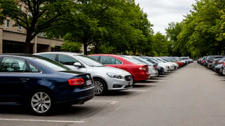 Сложное место для парковки? Этот метод сделает вас профи с первого раза — делайте так и забудьте о стрессе