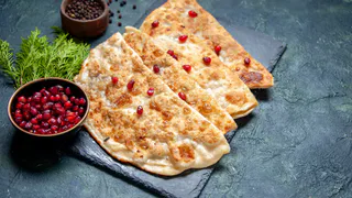 1,5 стакана муки и картофель: на выходе получаю сочные и пышные лепешки – мягче пуха и вкуснее пирожков