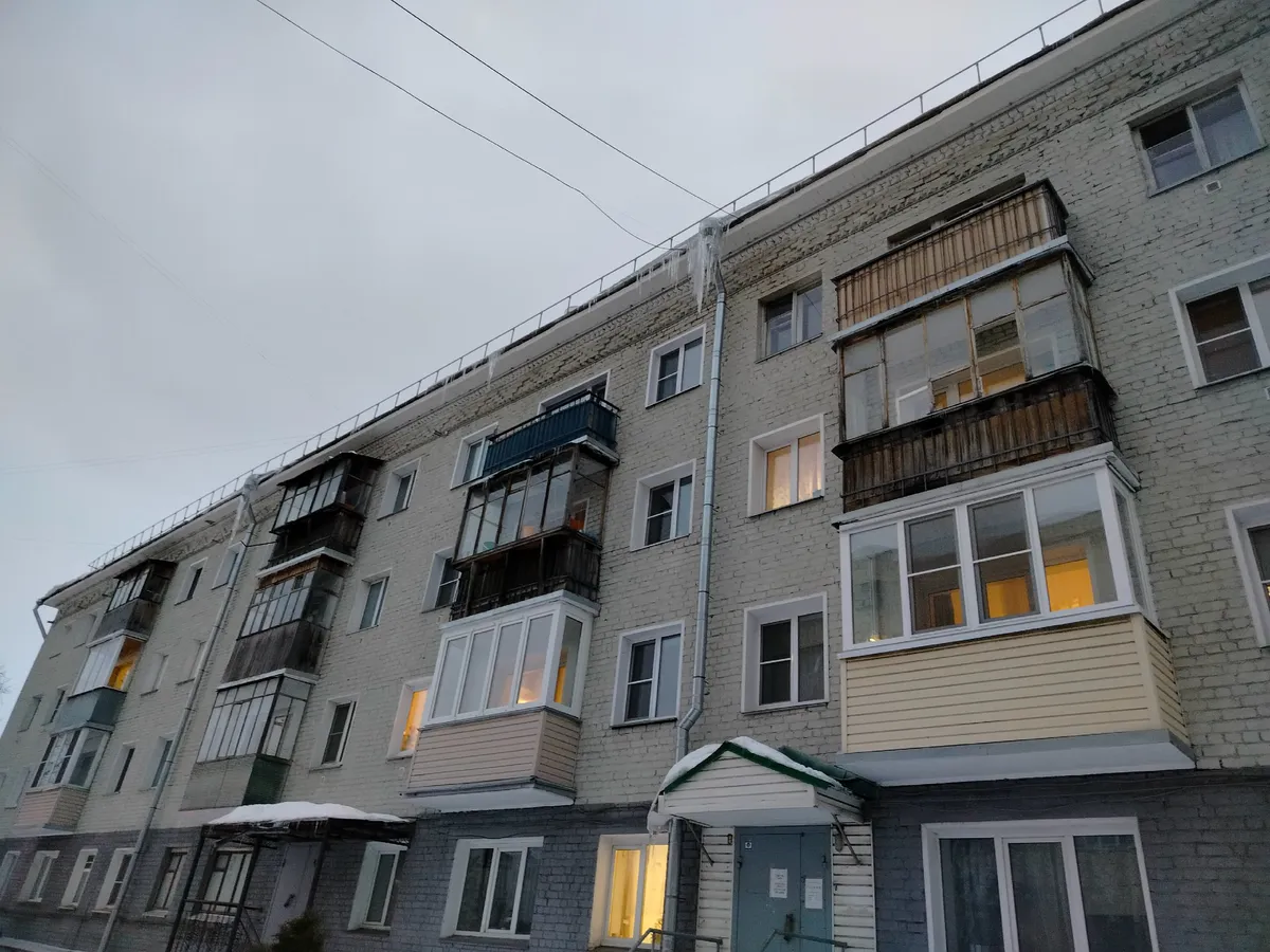 Приложила лист бумаги и нашла проблему - почему дует от балконной двери: исправила за 10 минут