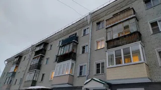 Приложила лист бумаги и нашла проблему - почему дует от балконной двери: исправила за 10 минут