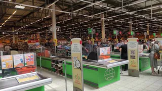 Эти привычки у прилавка кричат о низком интеллекте женщины